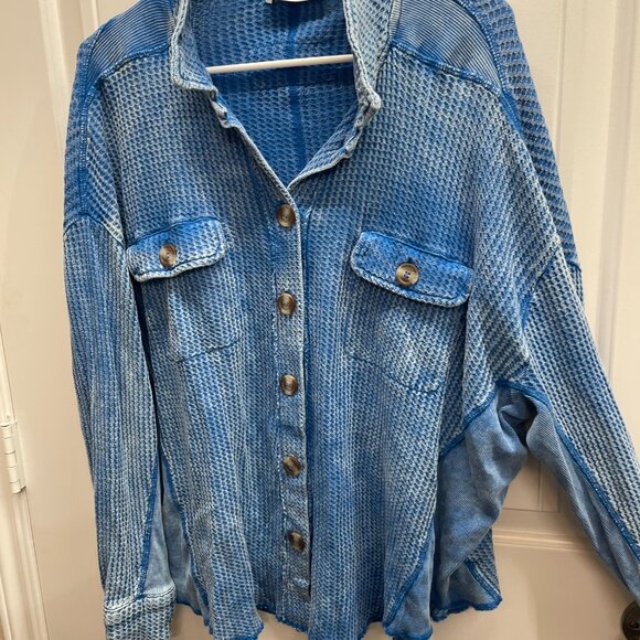 Zenana Outfitters BLUE Waffle Mineral Wash Distressed Button Down Shacket Top - Picture 3 of 7